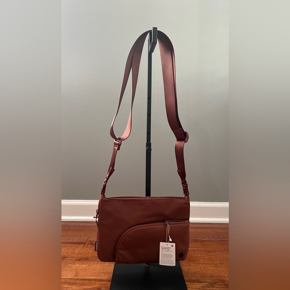 NWT- Lululemon 2-In-1 Crossbody Yoga Mat Bag 3L - Picture 4 of 7